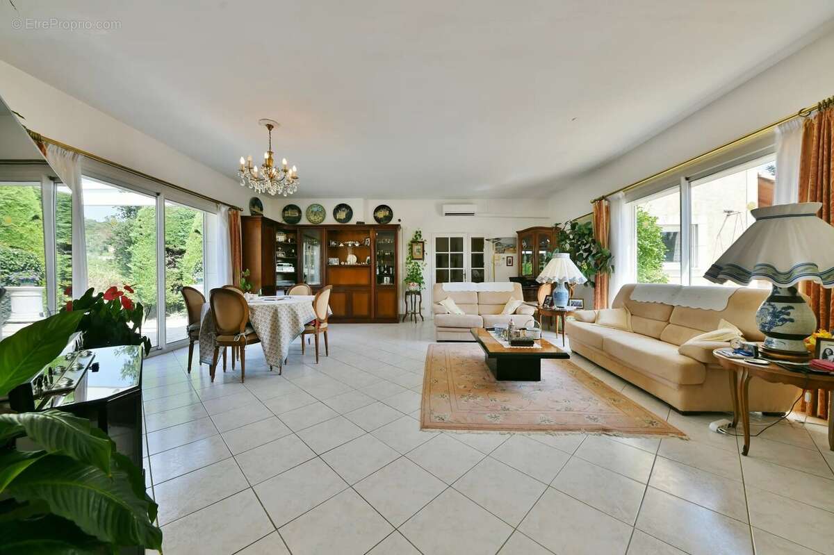 Charmante villa au cœur d'un jardin paysagé - photo 2