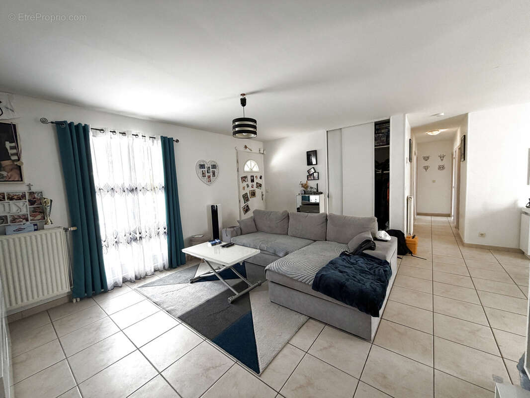 Maison de plain-pied 5 pièces à Oullins - photo 3