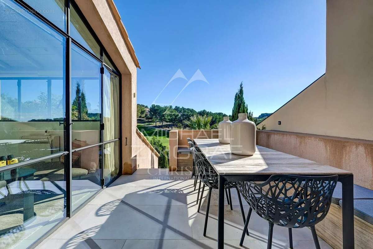 Maison à SAINT-CYR-SUR-MER