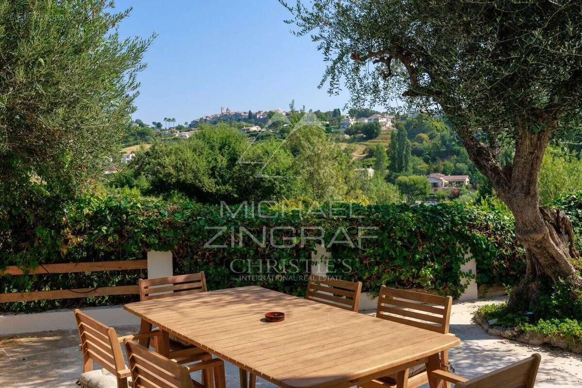 Vue panoramique sur le village de Saint Paul de Vence - photo 11