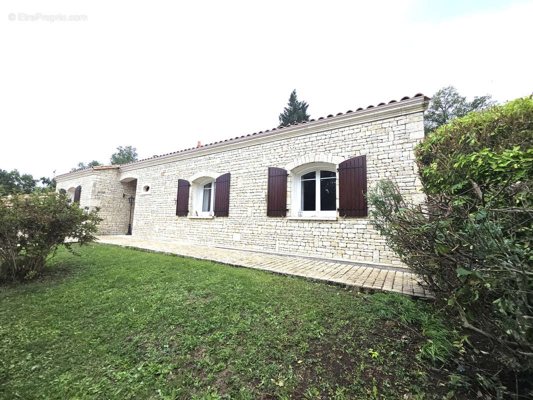 Maison à LA COURONNE