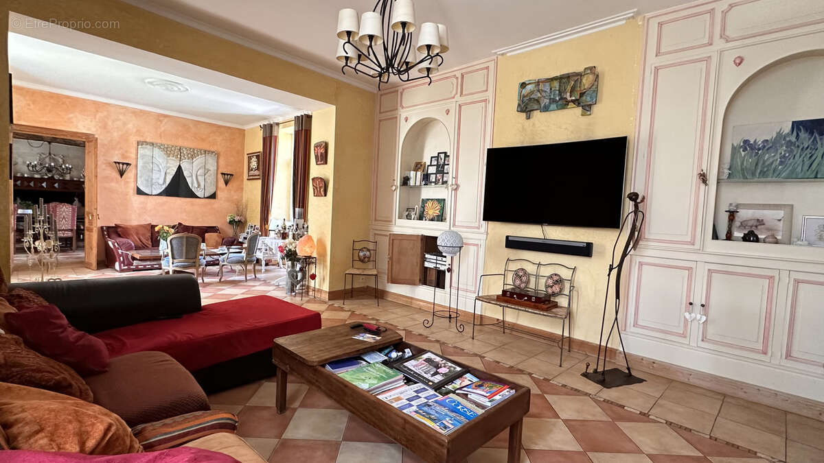 Maison à SAINT-JEAN-D'ANGELY