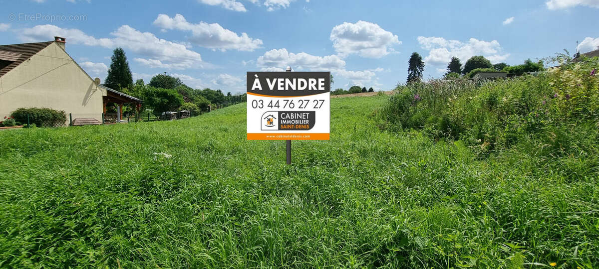 Terrain à ELINCOURT-SAINTE-MARGUERITE