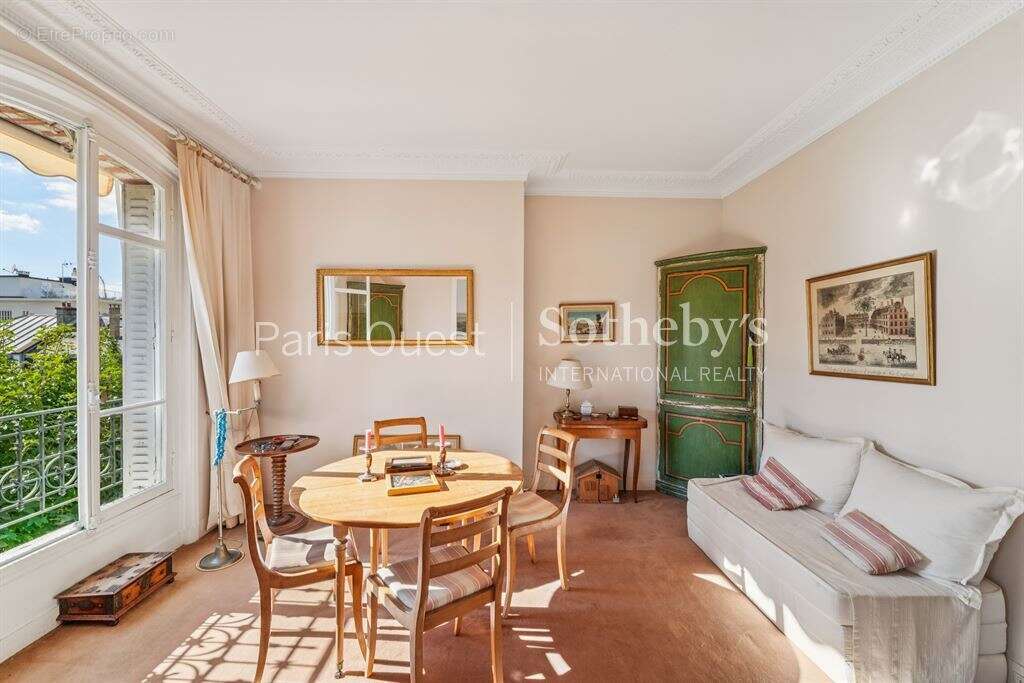 Appartement à NEUILLY-SUR-SEINE