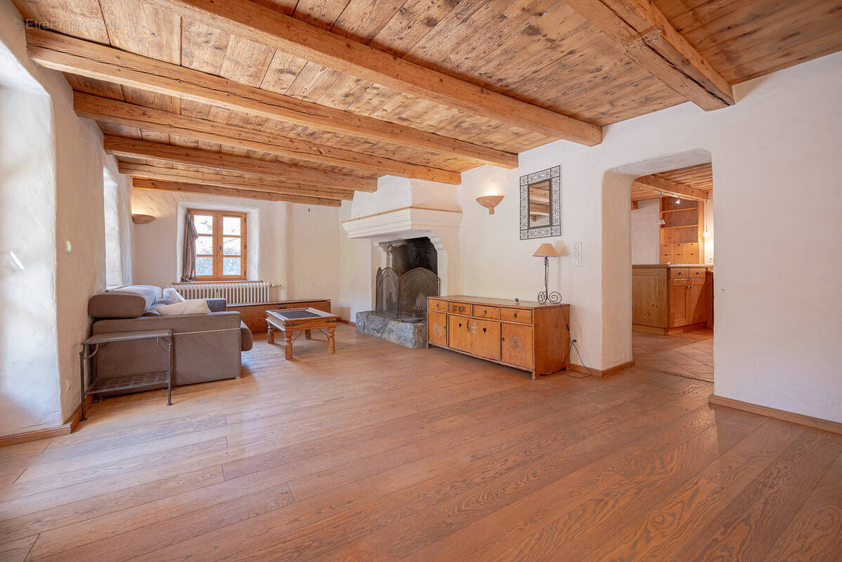 Appartement à LES ALLUES