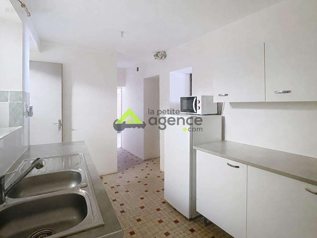Maison 140 m2 + grange + atelier + garage   Gros potentiel - photo 3