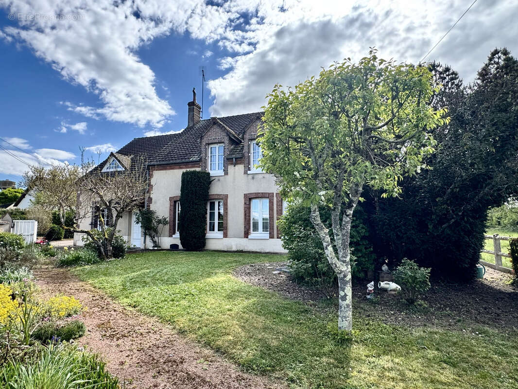 Maison à SAINTE-GENEVIEVE-DES-BOIS