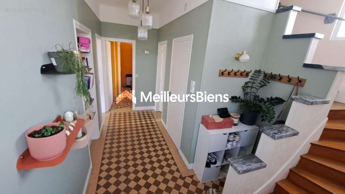 Maison de caractère, 5 chambres, studio, garage et piscine hors sol - photo 2