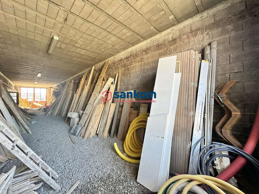 Commerce 1010 m² à Le Puy-En-Velay  - photo 6