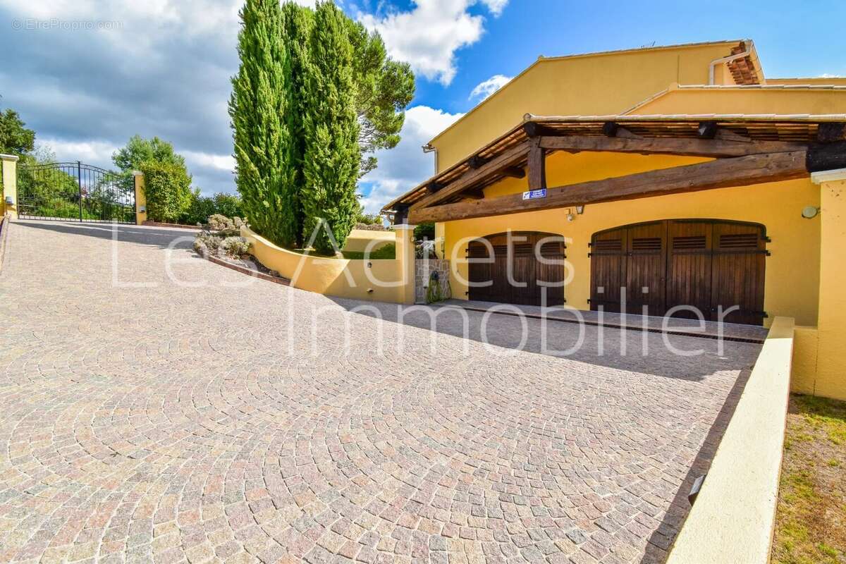 Maison à LES ADRETS-DE-L&#039;ESTEREL