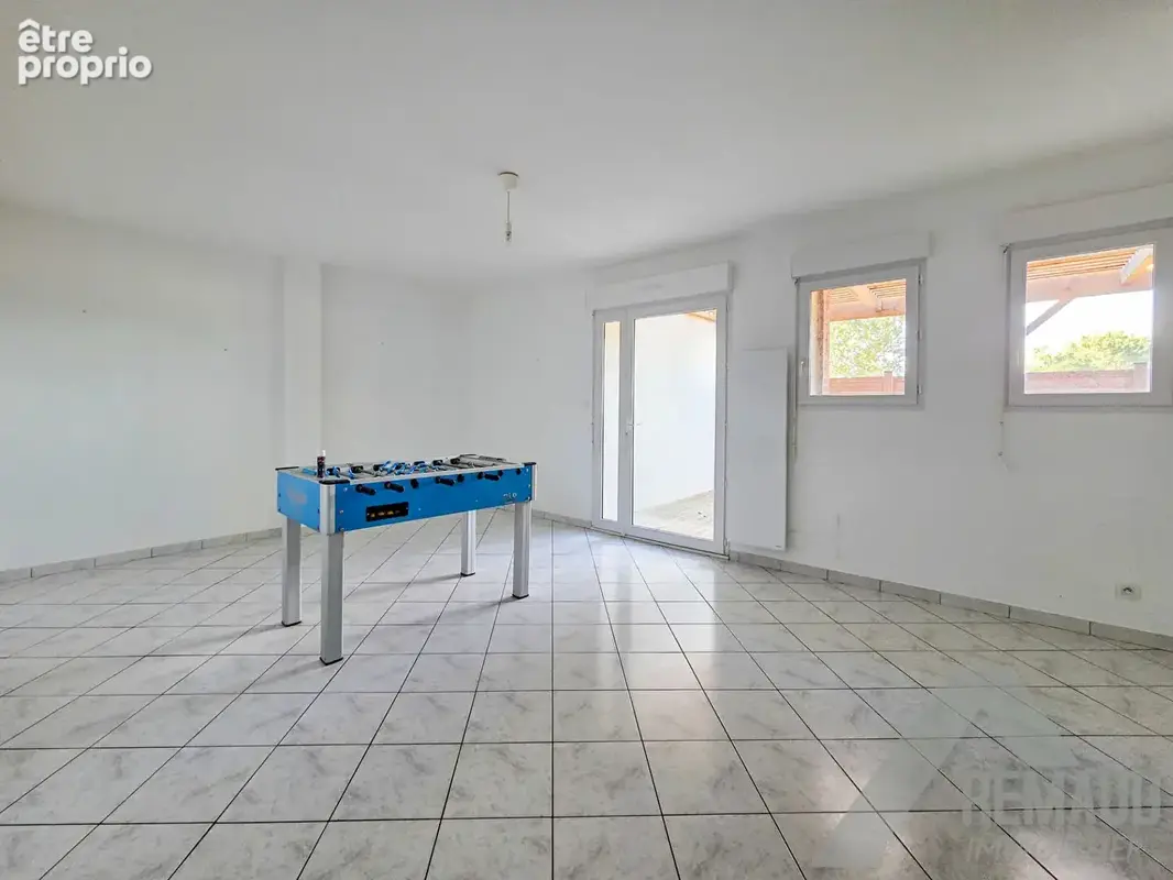 2.6 Km du Centre Ville - Appartement 82 m² avec terrasse et garages - photo 4