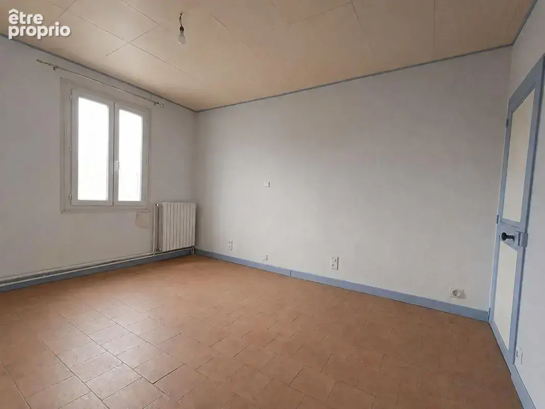 Maison de bourg du XIXe siècle,183 m², avec terrain et dépendances - VERNOIL LE FOURRIER (49390) - photo 11