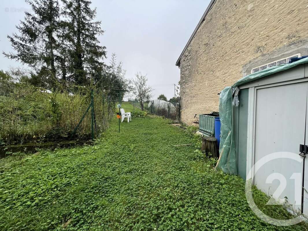 Maison à MADONNE-ET-LAMEREY