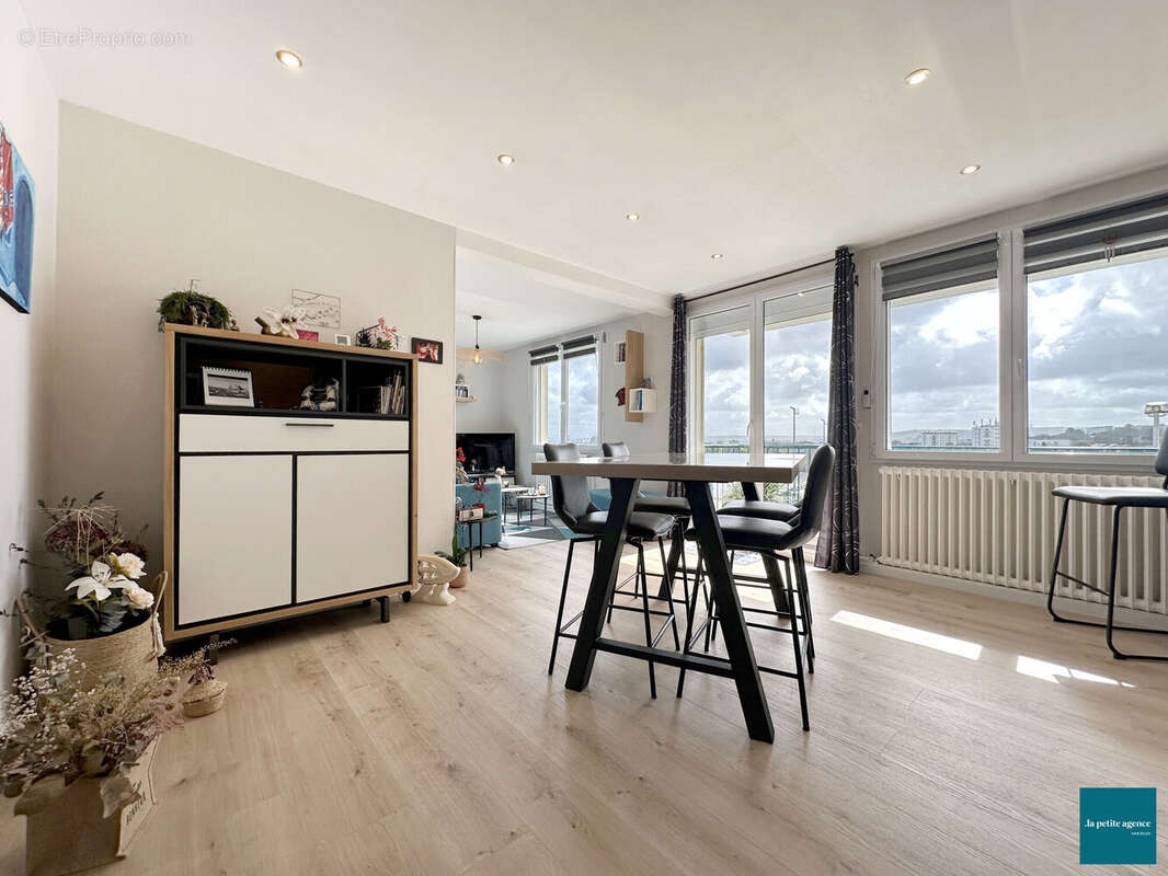 Appartement à EQUEURDREVILLE-HAINNEVILLE