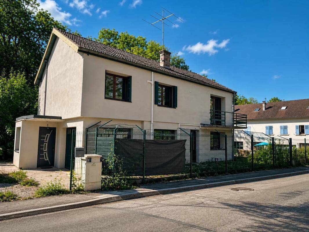 Maison de 6 pièces de 120 m² à Champagnole - photo 1