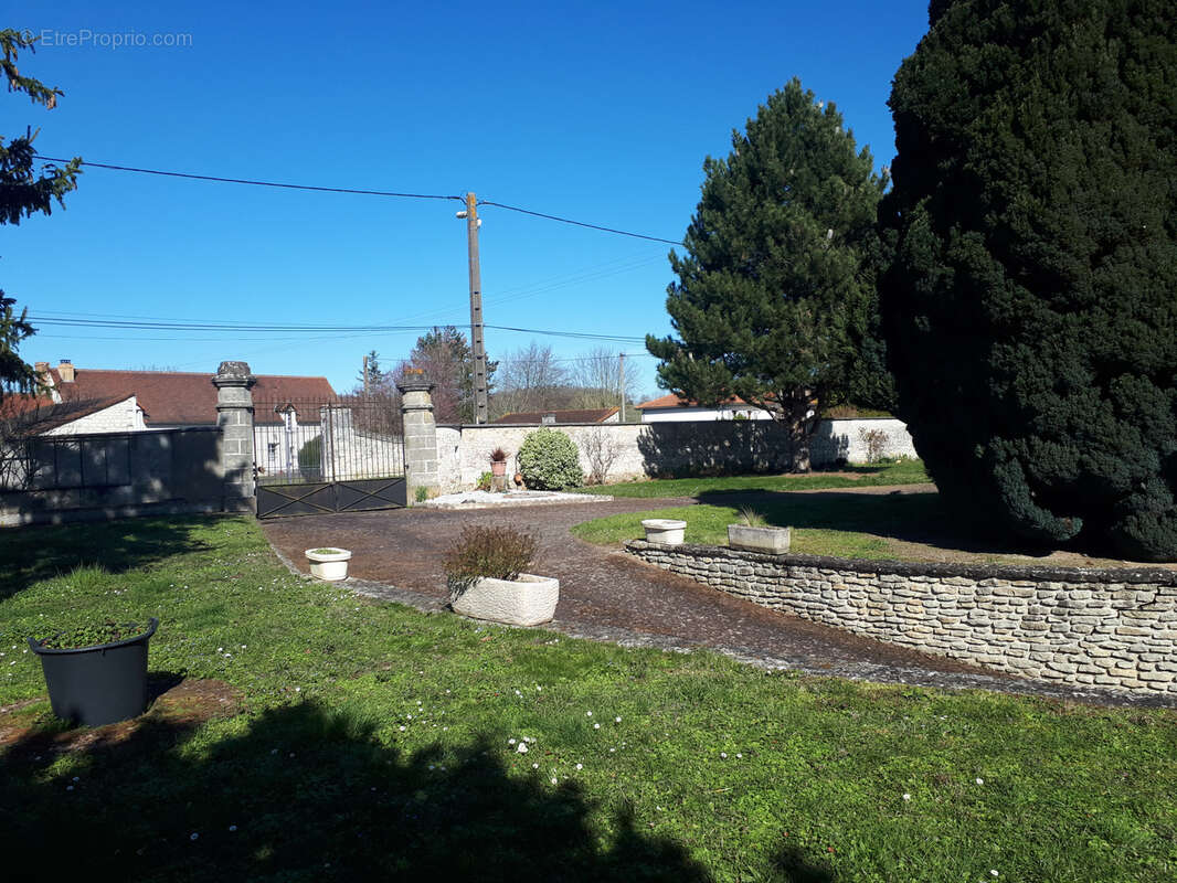 Maison à LES ORMES