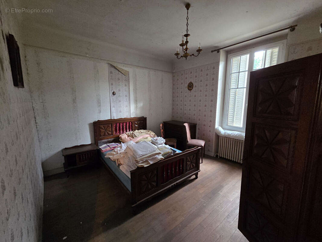 n°2 - Maison à BUGEAT