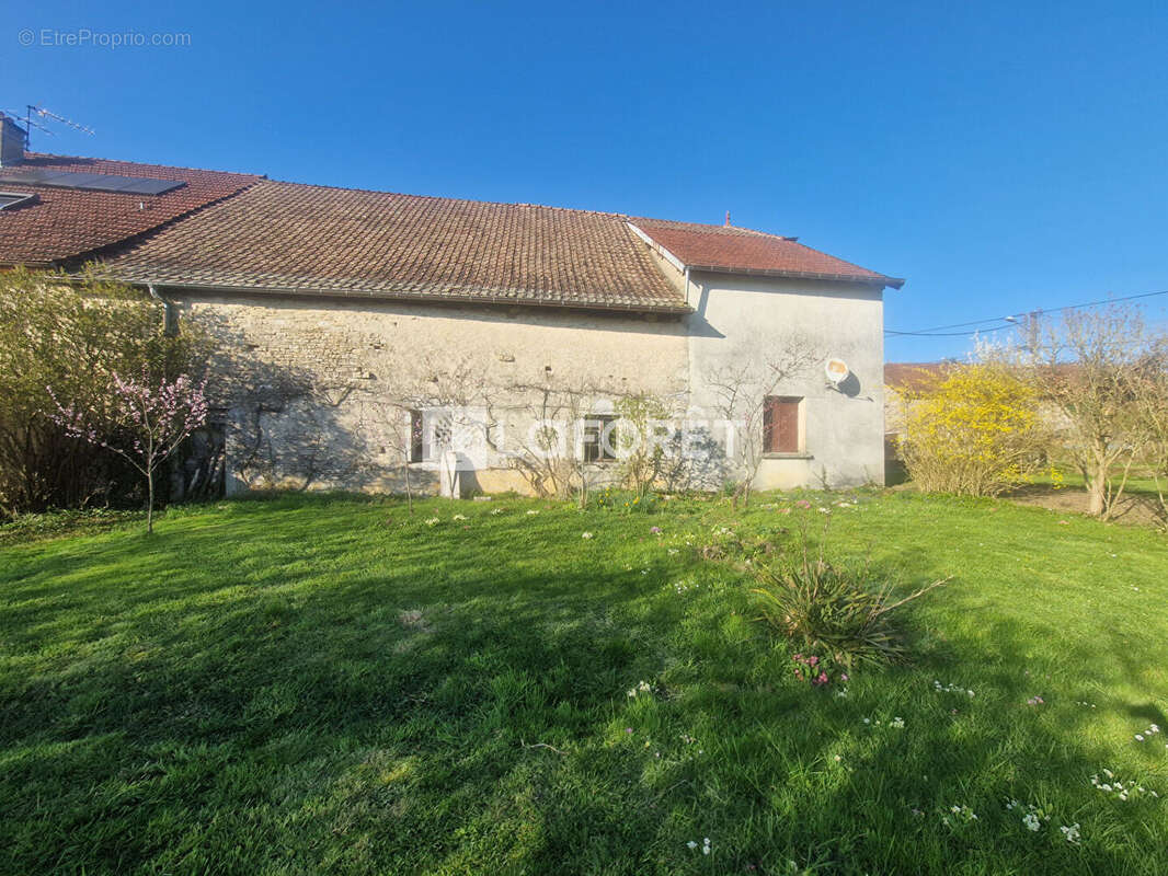 Maison à CHAY