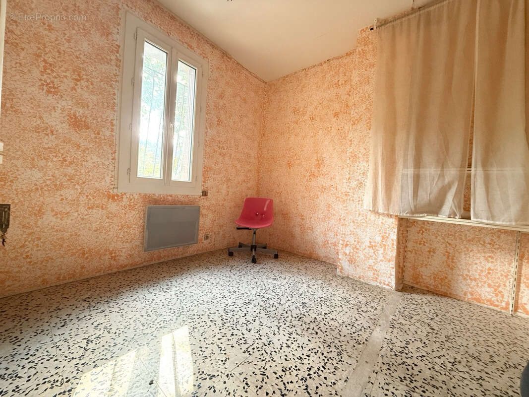 En EXCLUSIVITE Maison de 117m2, 3ch, Jardin de 1610m2 avec forage, carport et stockage. - photo 12