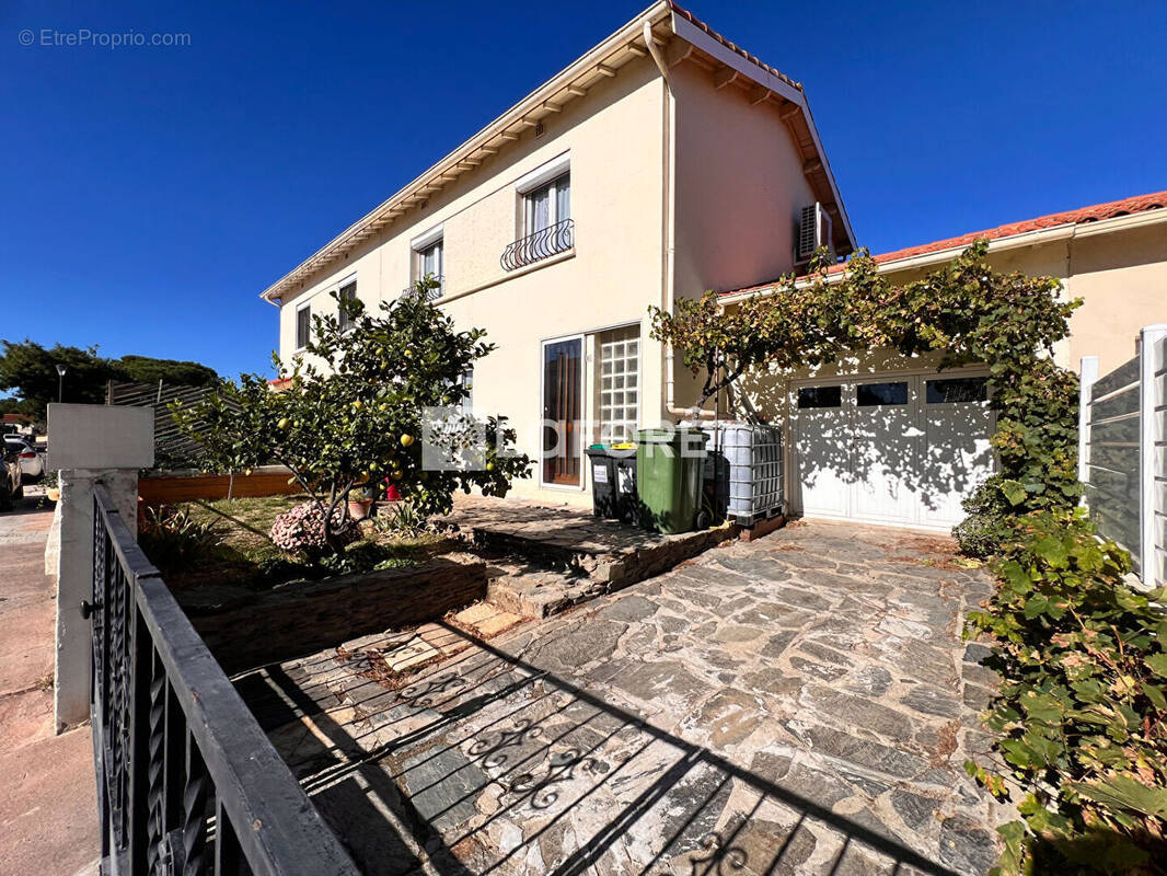 Maison à SAINT-ESTEVE