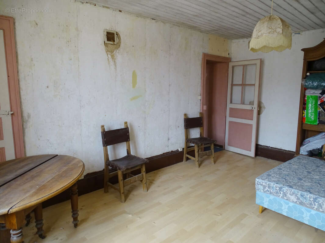 Maison à MONTIGNY-SUR-AUBE