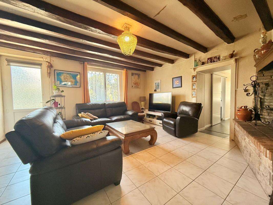 Jolie maison en pierre 105 m² - Environnement calme et verdoyant - photo 5