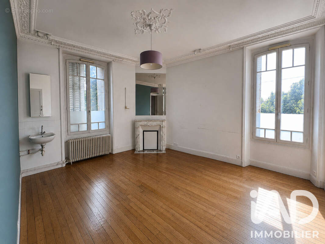 Maison 265 m² à Goussainville  - photo 2