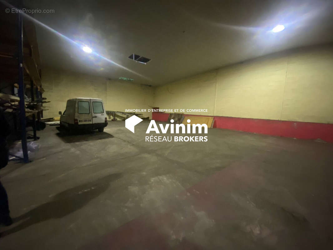 Commerce à NEAUFLES-SAINT-MARTIN