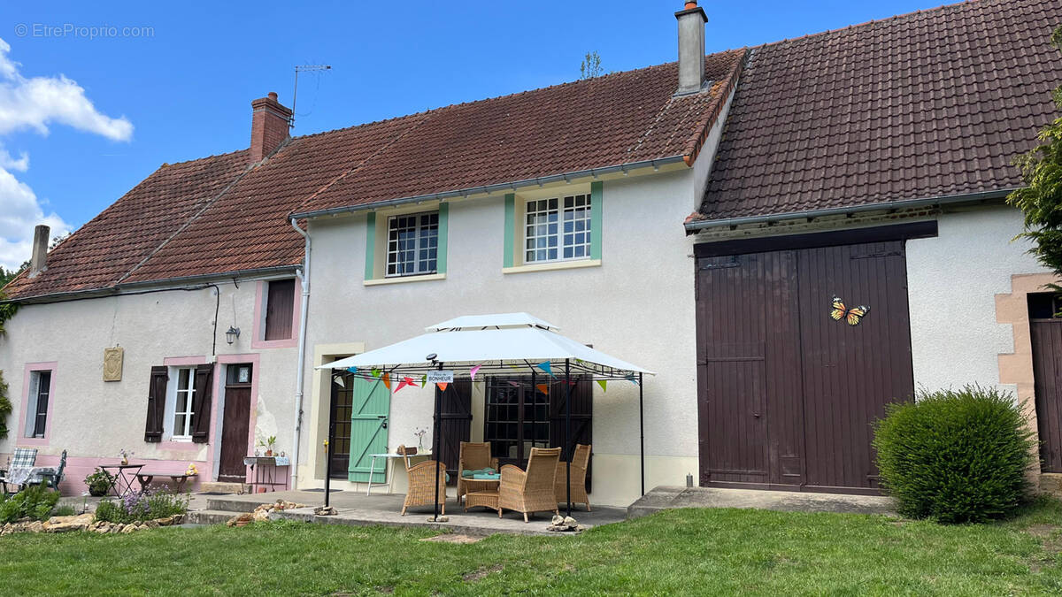 Maison à VICQ-EXEMPLET