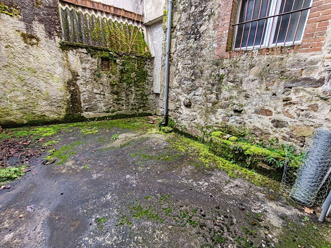 Appartement à SAINT-LEONARD-DE-NOBLAT