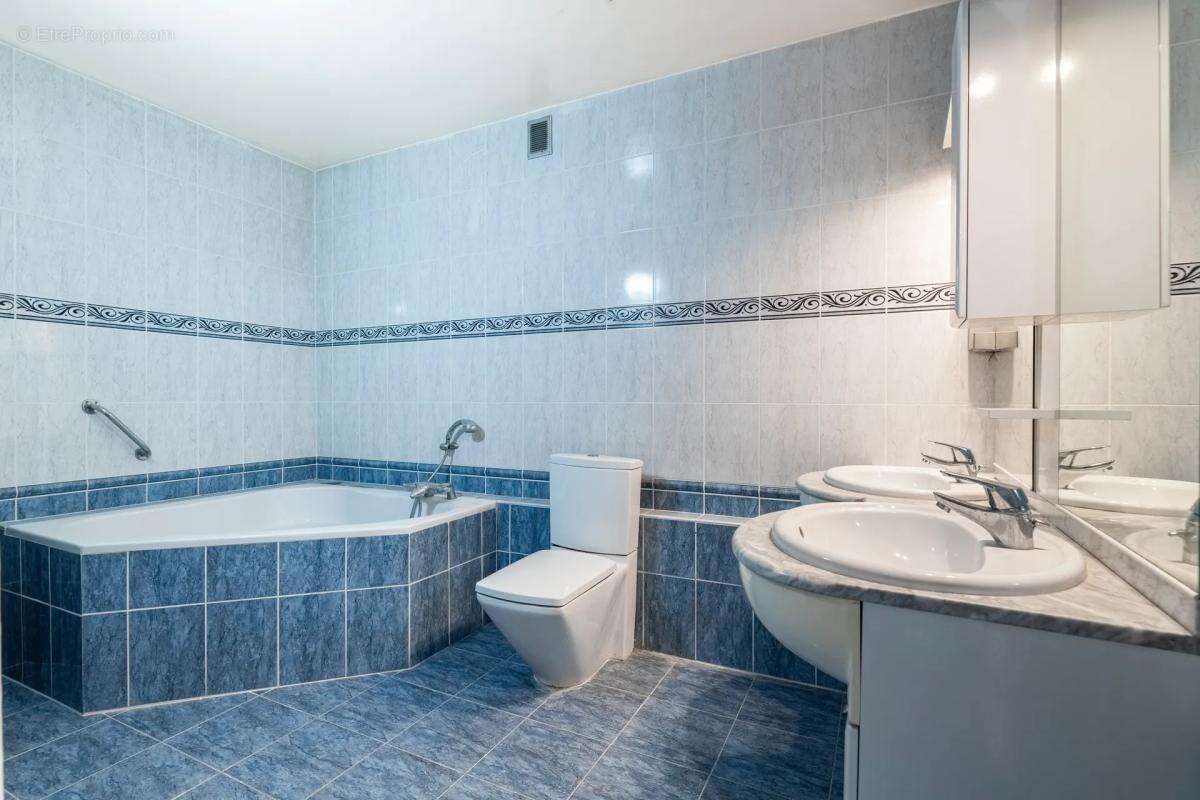 Appartement à PARIS-10E