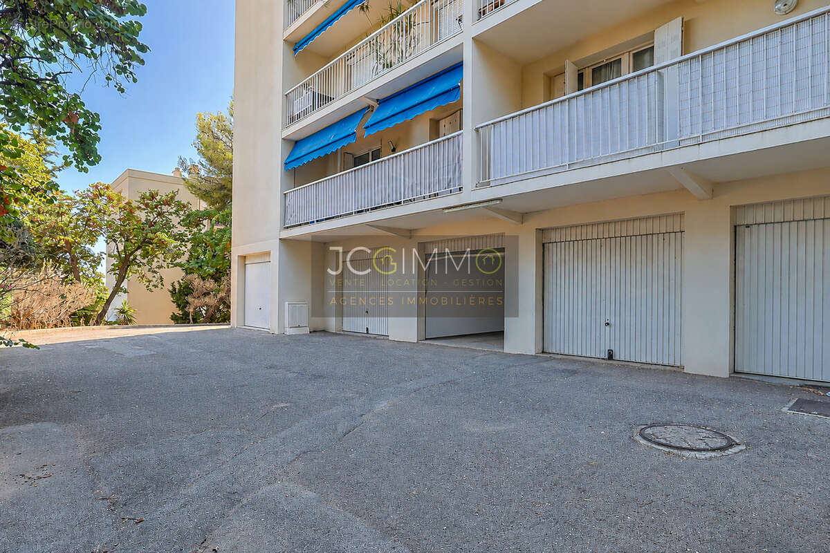 Appartement T4 vue Mer + 2 Balcons + Garage + Cave - photo 17