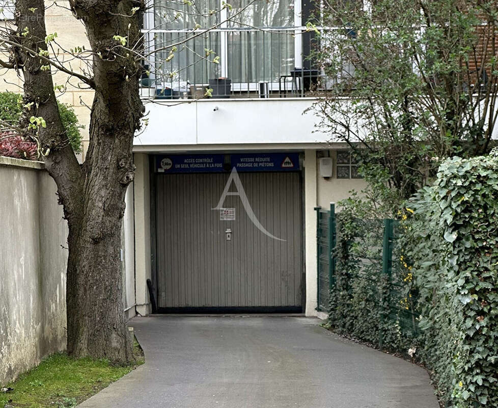 Parking à COURBEVOIE