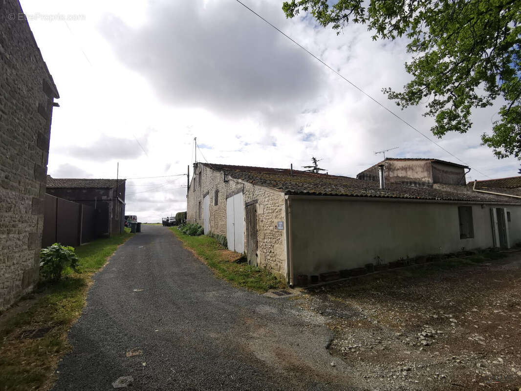 Maison à CHENAC-SAINT-SEURIN-D'UZET