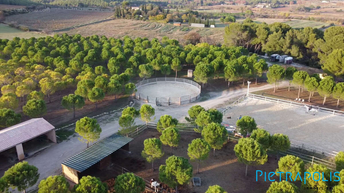 Terrain à MONTAGNAC