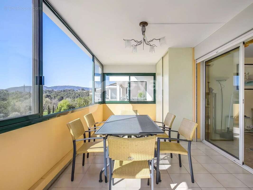 Appartement à MOUGINS