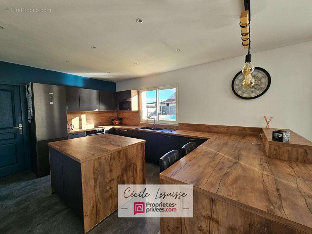 Maison à LES TROIS-PIERRES