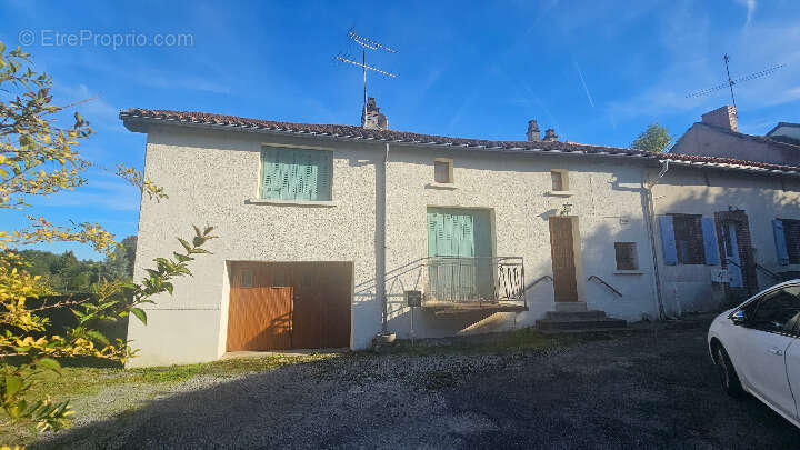 Maison à MAGNAC-LAVAL