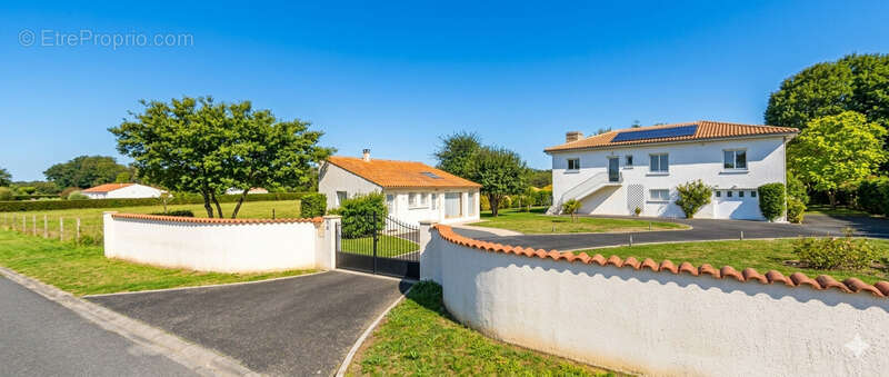Maison à FONTCOUVERTE