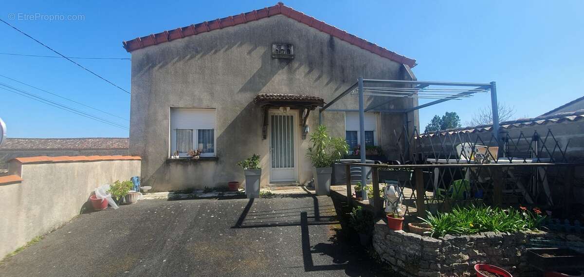 Maison à ASNIERES-SUR-NOUERE