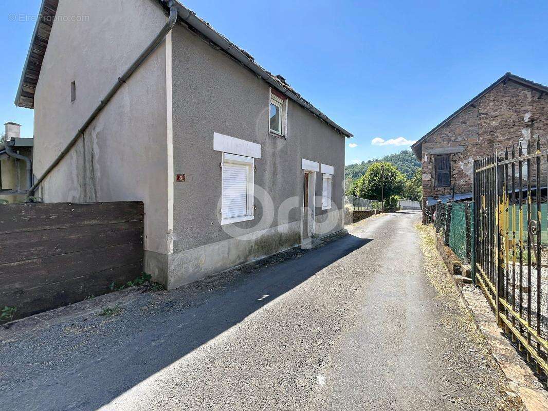 Charmante maison à rénover dans un hameau paisible - photo 2