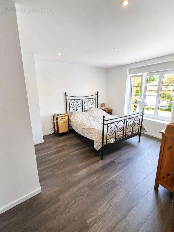 Demeure de Caractère en pierre (218 m²) – DPE B – Prestations Haut de Gamme & Dépendance - photo 12