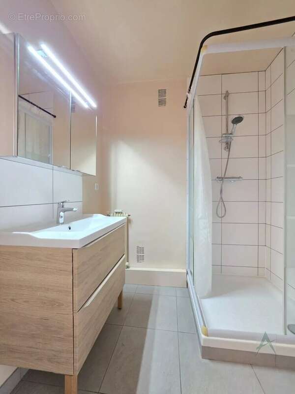 CHAMBERY - T4 2ème étage centre ville - photo 11