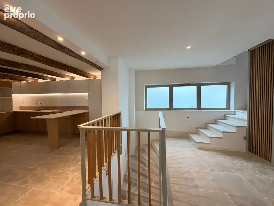 NIMES VAUBAN/CROIX DE FER Magnifique maison rénovée de 165m2 4 pièces, garage 46 m2, terrasse 35 m2 - photo 3