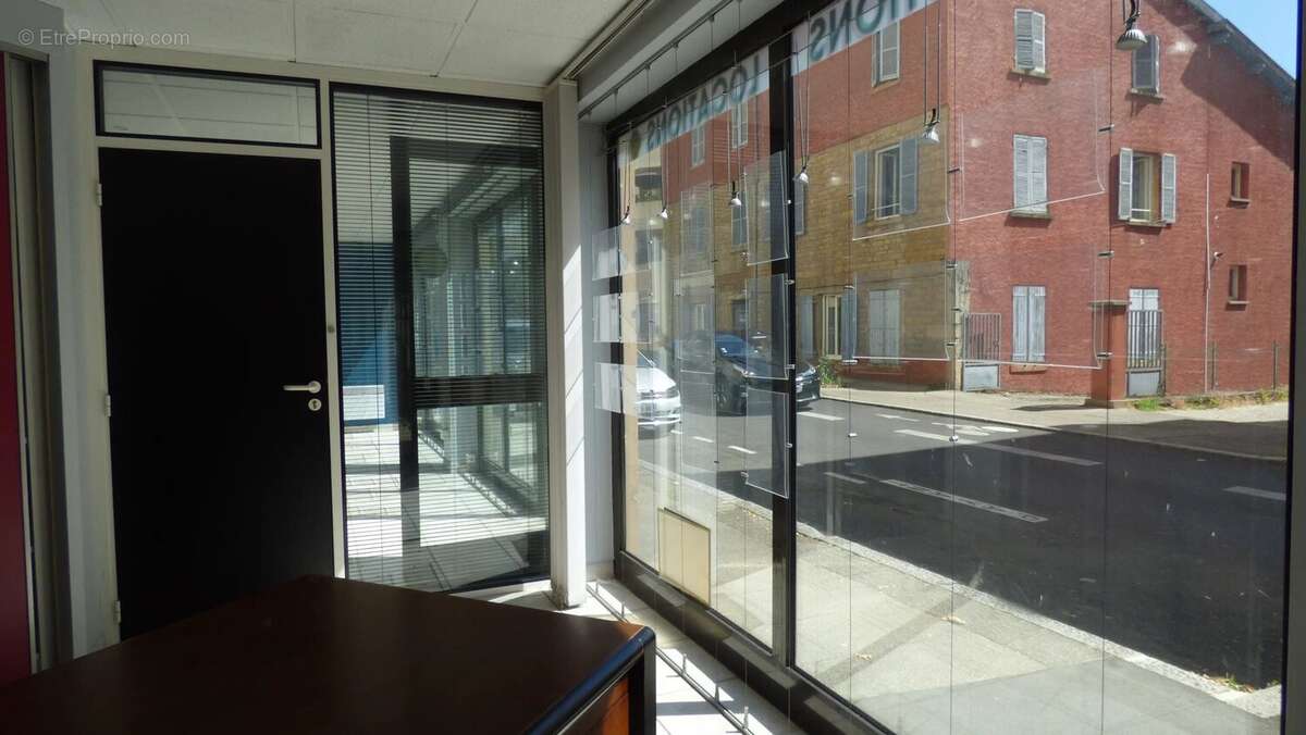 Commerce à FONTAINES-SUR-SAONE