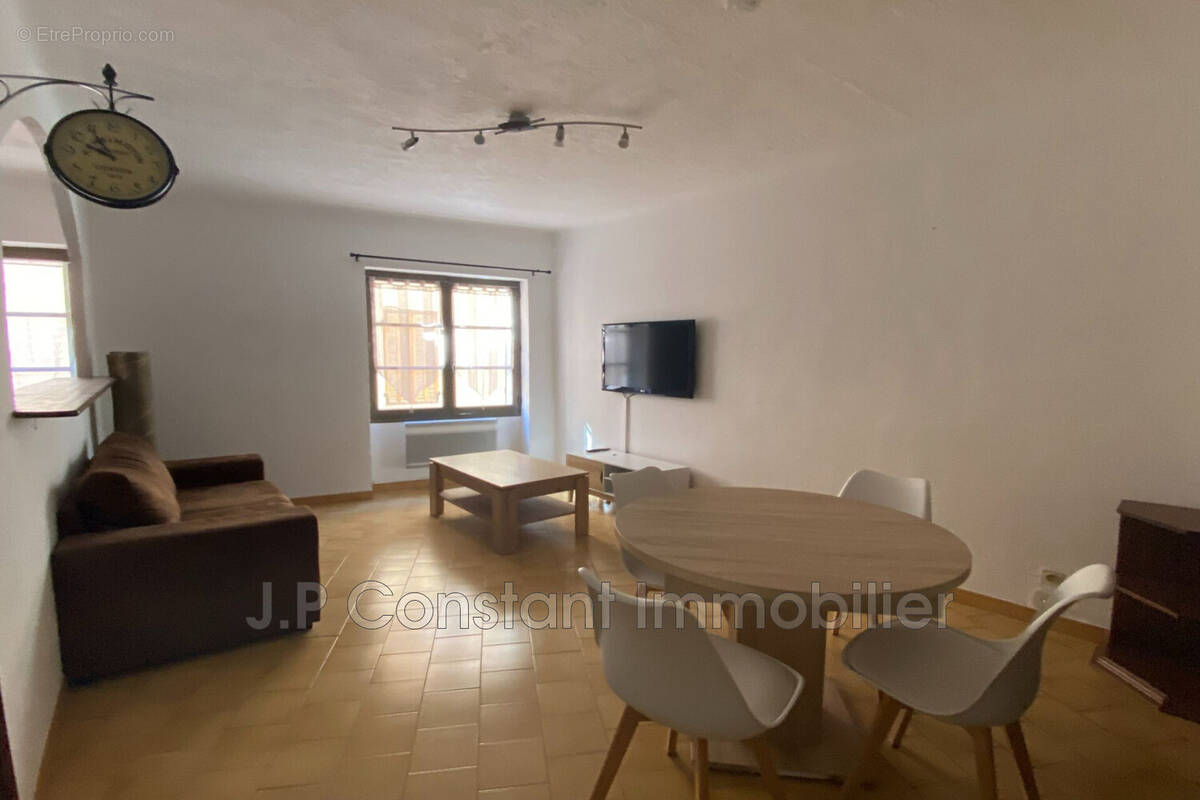 Appartement à CEYRESTE