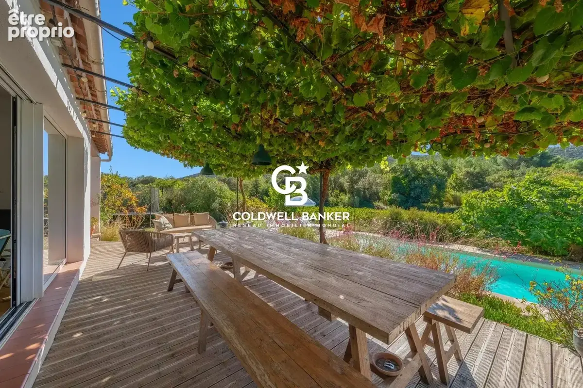 Maison de plain-pied avec piscine et vue sur les vignes, Les Borrels - 3400 Hyères-les-palmiers - photo 2
