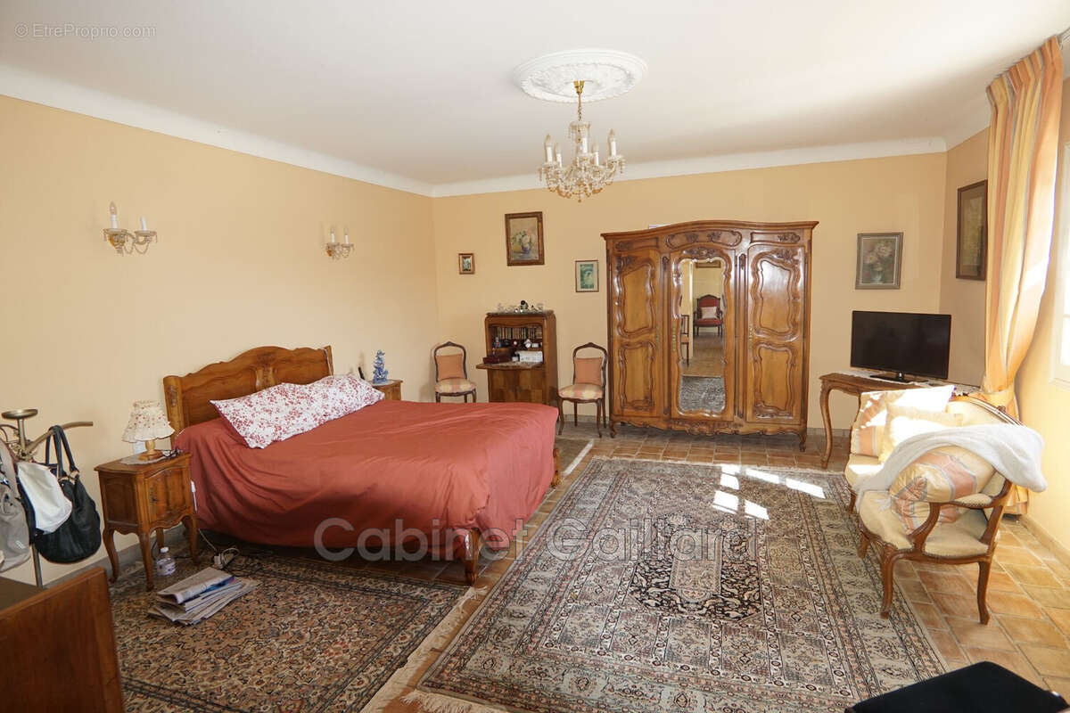 Maison 295 m² à Peymeinade  - photo 7