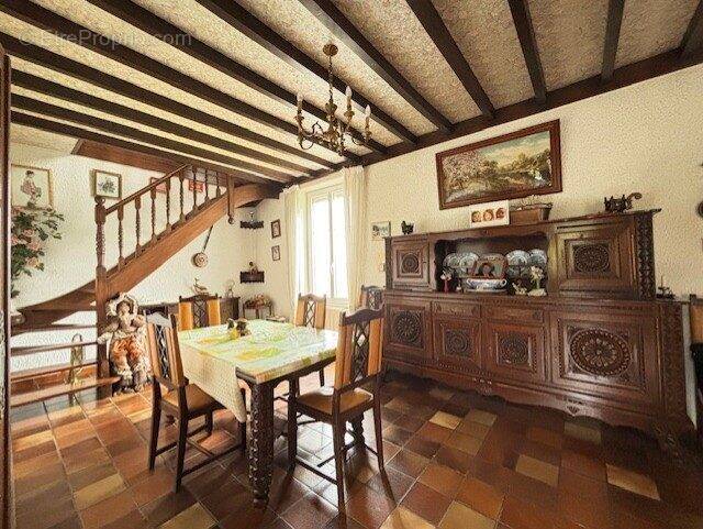 Maison à SAINT-GENEST-LERPT