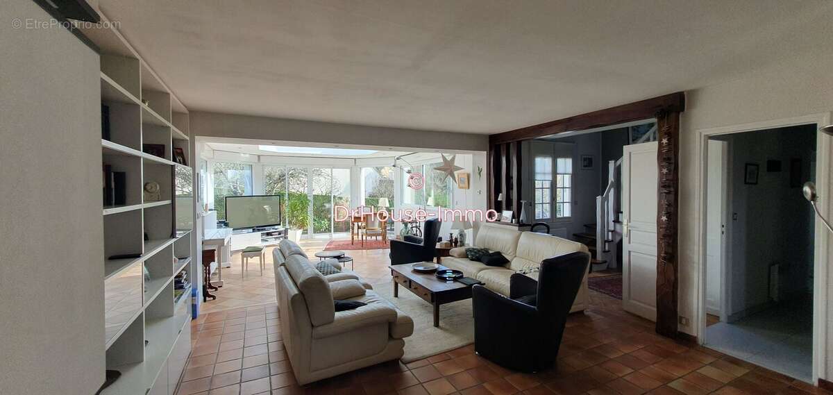 Maison 200 m² à Saint-Paul  - photo 4